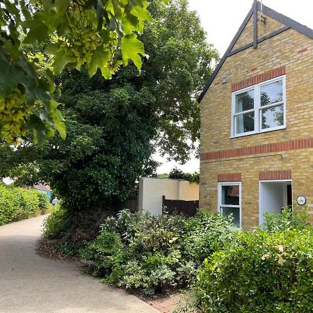 Villa Courtyard House, With Parking And Patio Garden Whitstable Esterno foto